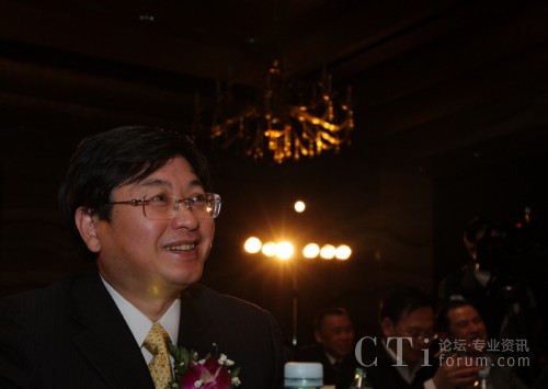  ��114�T�������E������񿂽�(j��ng)��¶���_�ĵ�΢Ц