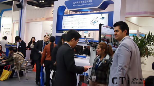 國內外客商展會現(xiàn)場咨詢和洽談