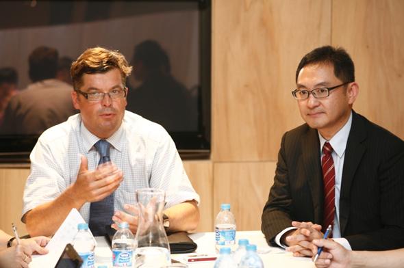 �󣺴󱱚WͨӍCEO Mogens Elsberg���ң��󱱚WͨӍ�Ї��^(q��)����(j��ng)����پ