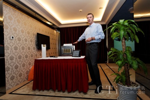 ����������Ӎ�o���I(y��)�����ÌO������ý�wչʾlightRadio